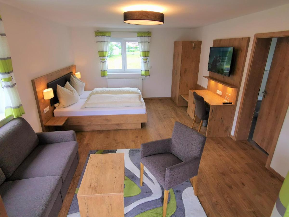 Hotel Gruener Baum Mit Restaurant & Wellness Oberzent Bagian luar foto