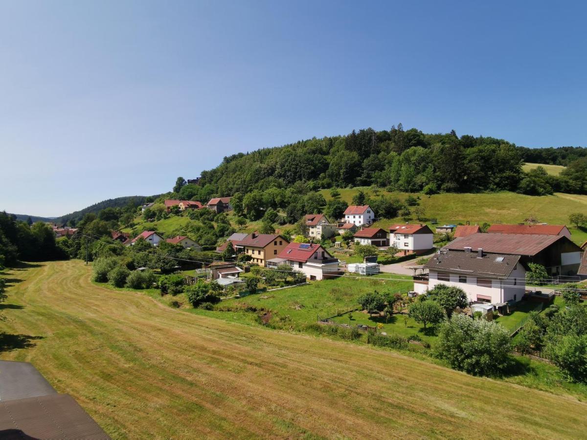 Hotel Gruener Baum Mit Restaurant & Wellness Oberzent Bagian luar foto