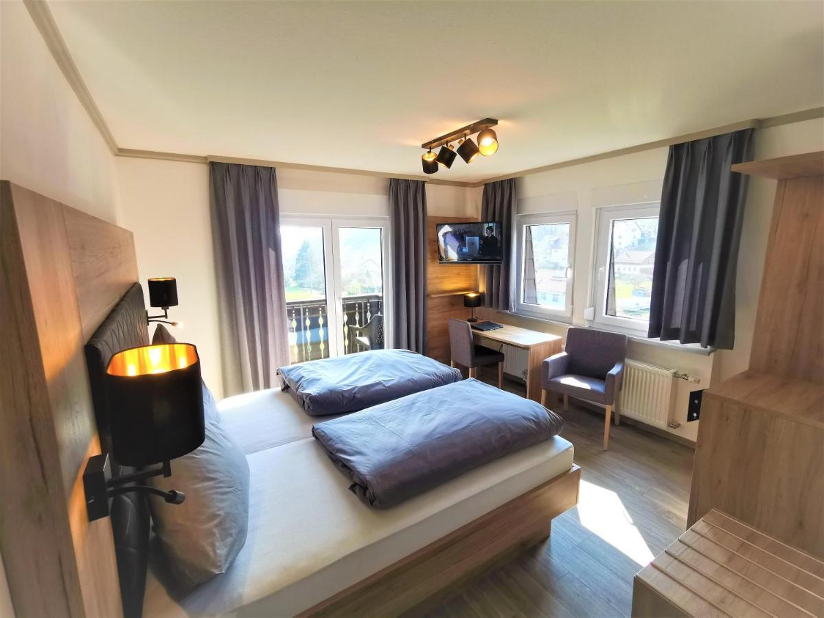 Hotel Gruener Baum Mit Restaurant & Wellness Oberzent Bagian luar foto