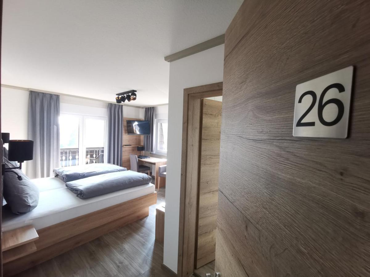 Hotel Gruener Baum Mit Restaurant & Wellness Oberzent Bagian luar foto