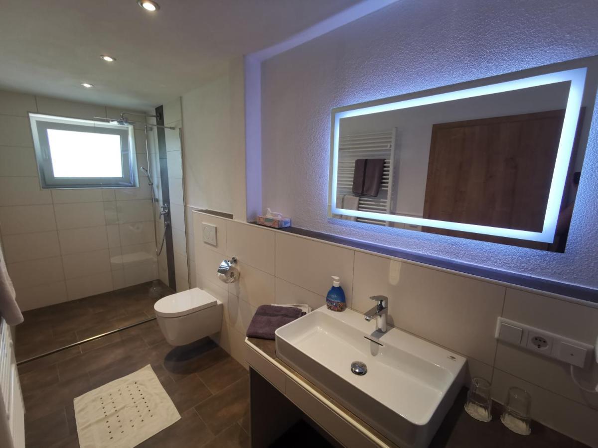 Hotel Gruener Baum Mit Restaurant & Wellness Oberzent Bagian luar foto