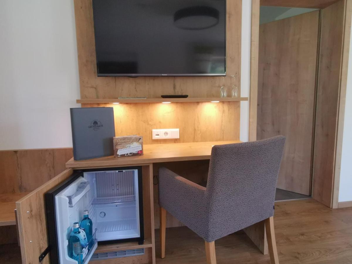 Hotel Gruener Baum Mit Restaurant & Wellness Oberzent Bagian luar foto