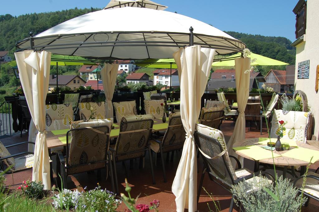 Hotel Gruener Baum Mit Restaurant & Wellness Oberzent Bagian luar foto