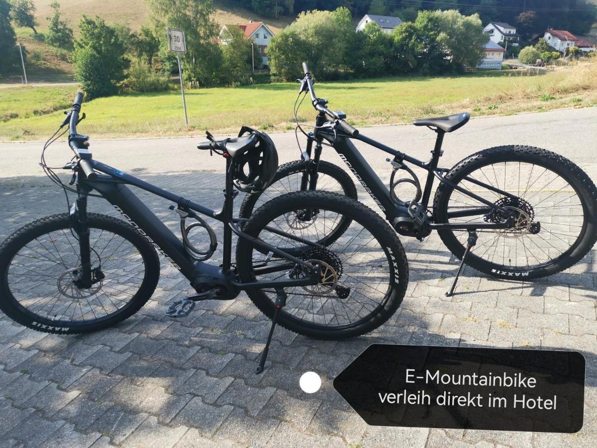 Hotel Gruener Baum Mit Restaurant & Wellness Oberzent Bagian luar foto