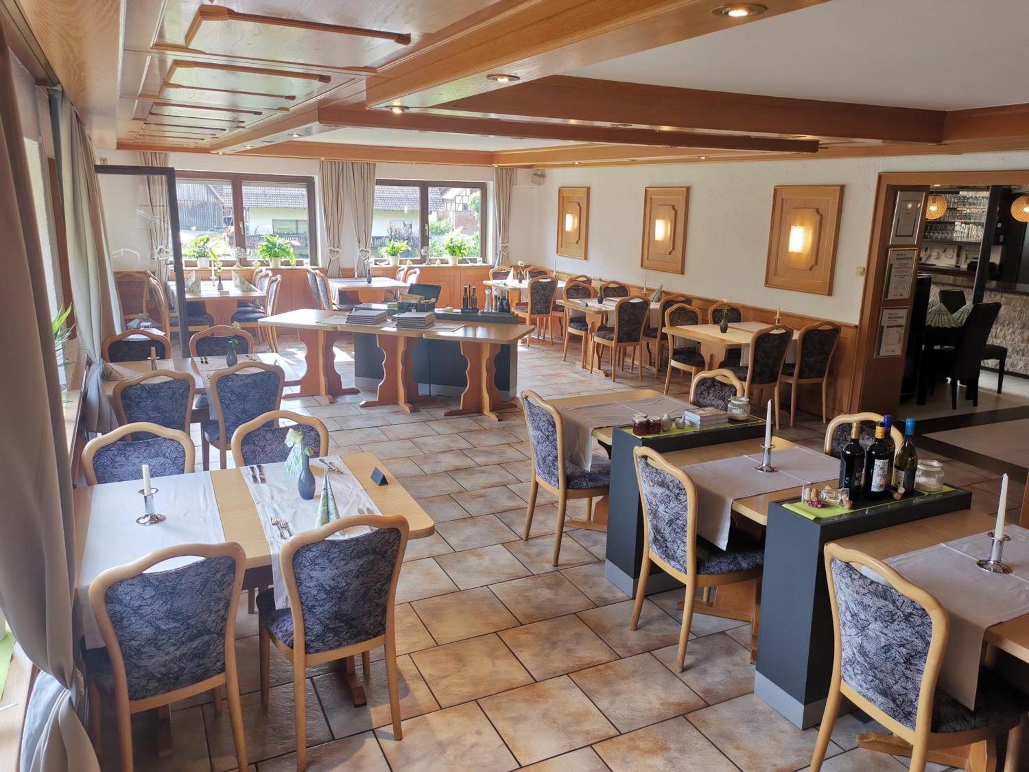 Hotel Gruener Baum Mit Restaurant & Wellness Oberzent Bagian luar foto