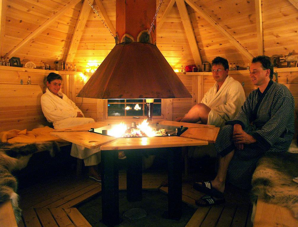 Hotel Gruener Baum Mit Restaurant & Wellness Oberzent Bagian luar foto