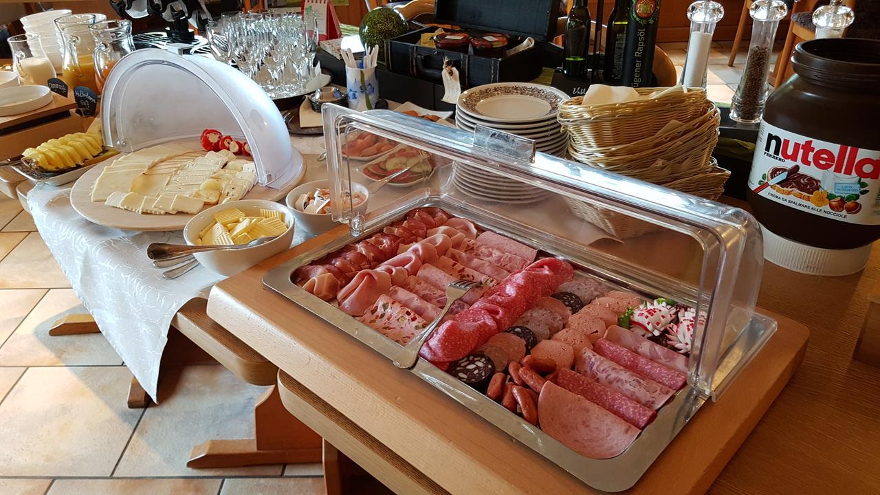 Hotel Gruener Baum Mit Restaurant & Wellness Oberzent Bagian luar foto