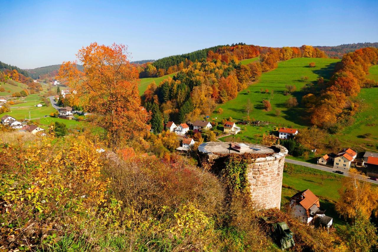 Hotel Gruener Baum Mit Restaurant & Wellness Oberzent Bagian luar foto
