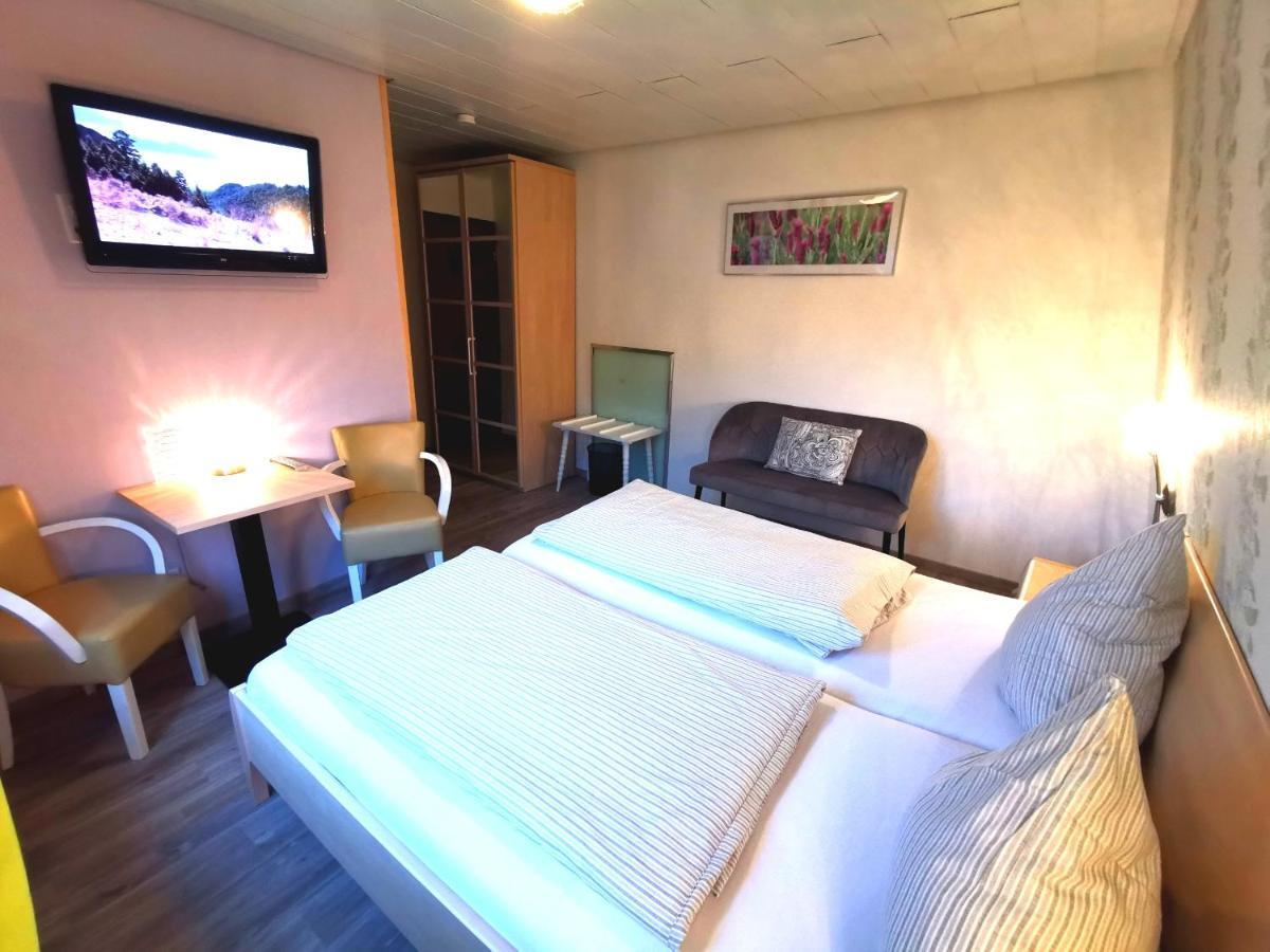 Hotel Gruener Baum Mit Restaurant & Wellness Oberzent Bagian luar foto